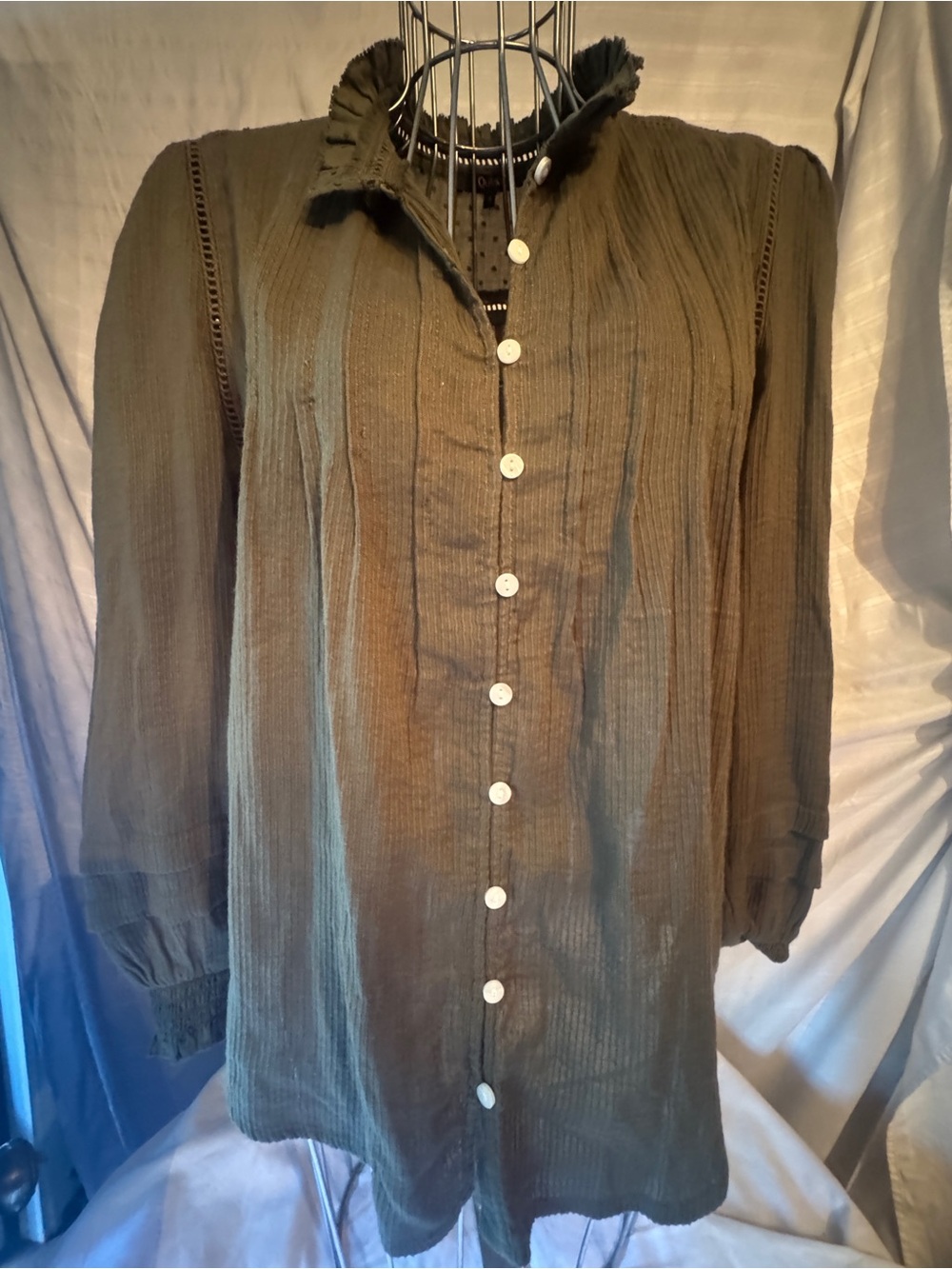 100% Cotton Lightweight Ruffled Collar Blouse in Olive Green, Small